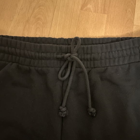 Brand new Aritzia Sweatpants - Picture 5 of 5